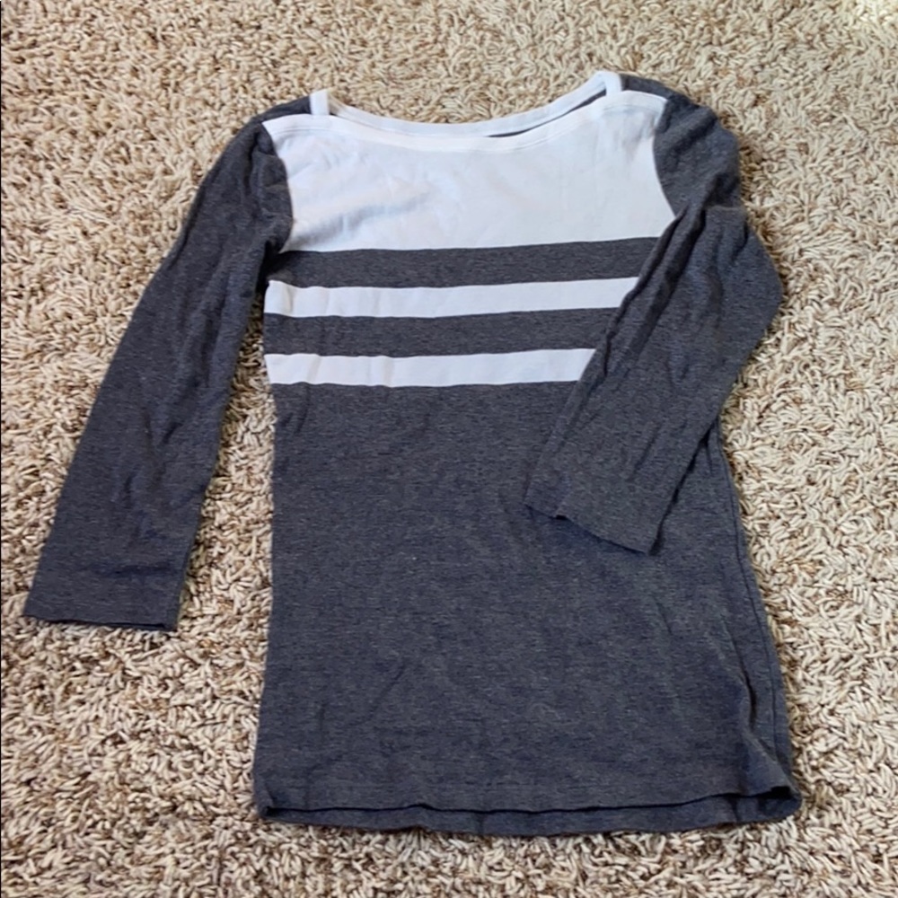GAP 3/4 SLEEVE GRAY & WHITE STRIPE SHIRT